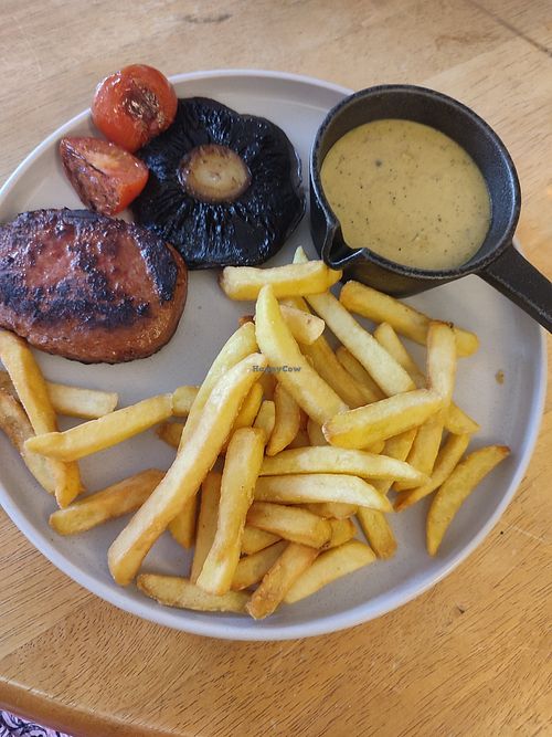 vegan steak, chips, tomato, mushroom and peppercorn sauce at Hare on the Green in Huntingdon