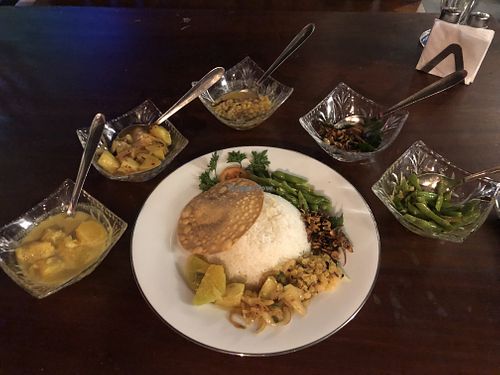 5 curries, rice & papadam  at Mango Shade in Tangalle