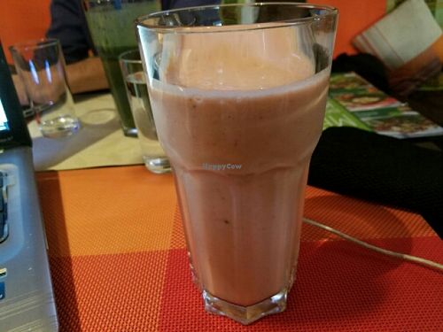 strawberry banana smoothie at Nebos in Kyiv