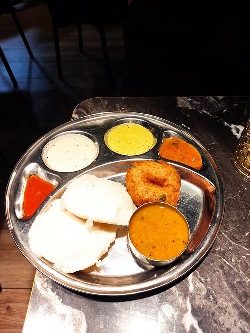 Idli vada sambar with chutneys at Saravanaa Bhavan in Cologne