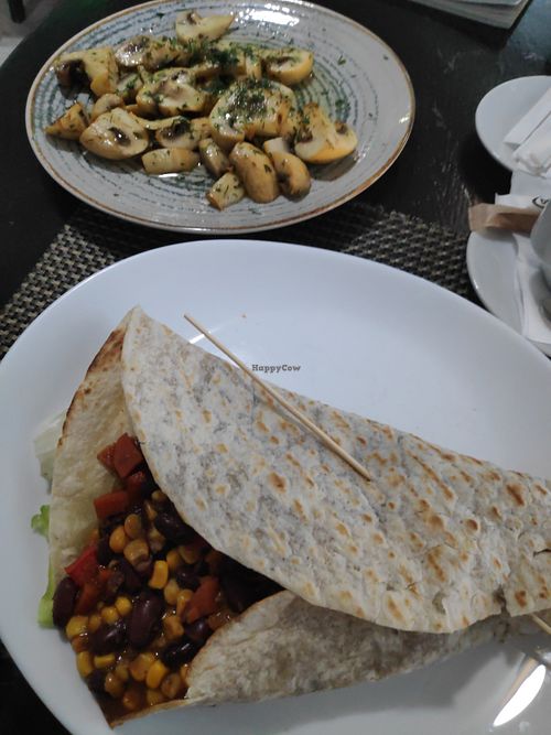 taco and fried mushrooms at Restaurant Bon Appetit in Campina