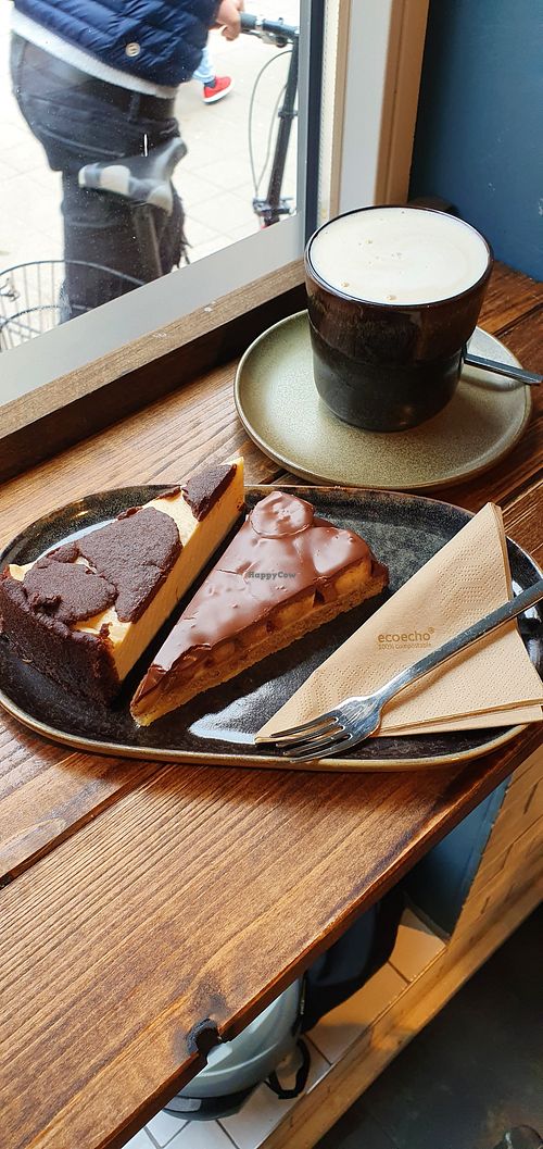 Russischer zupfkuchen, bananenschoko Kuchen at In aller Munde Café & Feinkost in Hamburg