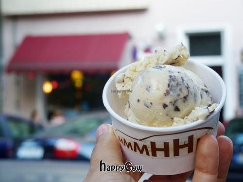 Vegan stracciatella ice-cream at Eisbarliner in Berlin