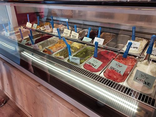 Green labels are vegan! at Mastro Giacomo in Bosco Chiesanuova