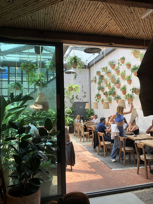 Outdoor seating at rear  at Honest Greens in Porto