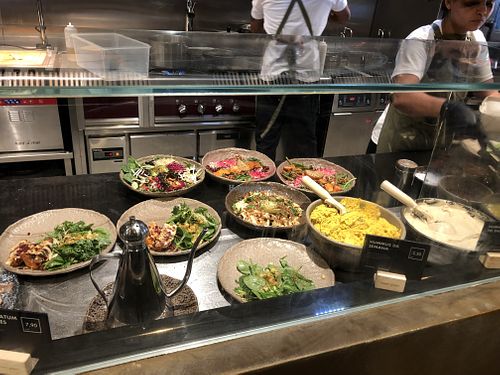 Food prep  at Honest Greens in Porto