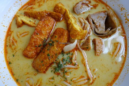 Laksa (curry with noodle) at Vegetarian Villas 素雅轩 in West Singapore