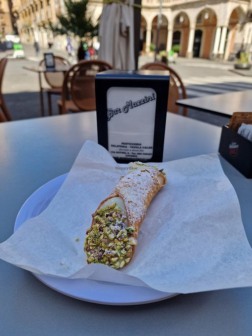 Vanilla cannoli at Bar Mazzini in Catania