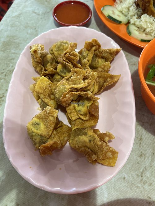 Fried wanton -$3.50 filling is mediocre, and not very value for money. 7.10  at Zhen Xin Vegetarian 真心素食 in Northeast Singapore