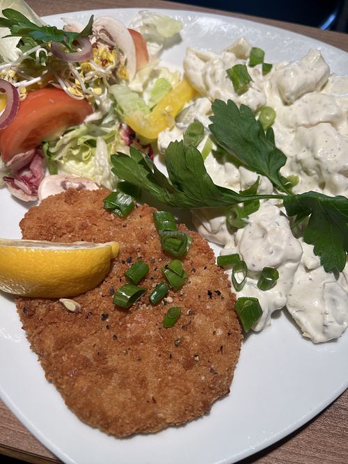 Veganes Knusperschnitzel mit hausgemachtem Kartoffelsalat (vegetarisch)  at Seaside 26 in Friedrichskoog
