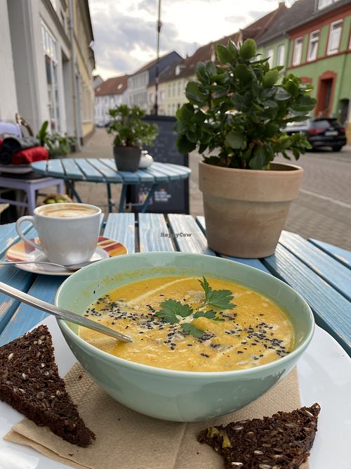 Tagesuppe Blumenkohl-Karotte mit Kokosmilch  at Café Hygge37 in Malchow
