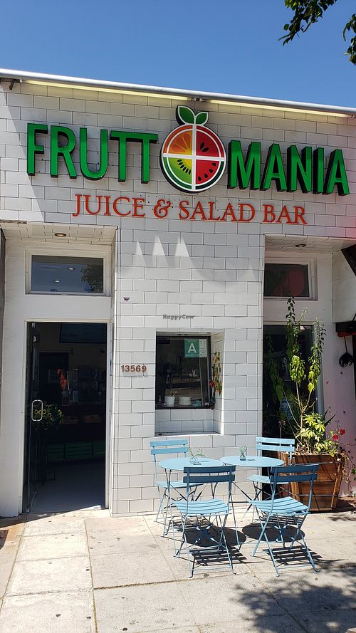 Store front at FruttoMania in Sherman Oaks