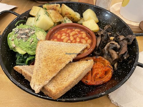 Vegan option of the english breakfast  at Billy Brunch & Lounge in Barcelona