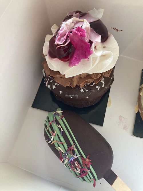 many vegan options at Emazing Cake Shop in Ljubljana