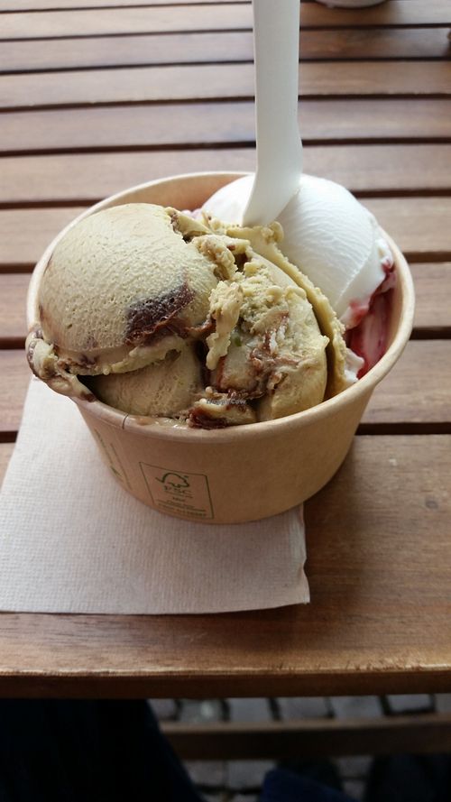 Mozartkugel und Schwarzwälder Kirsch at Chunks by KoRo in Jena