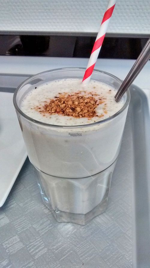 Banana smoothie at Vegan Folie's in Paris