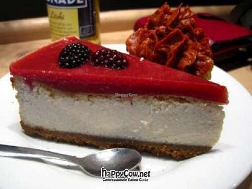 Vanilla and red berry cheesecake at Vegan Folie's in Paris