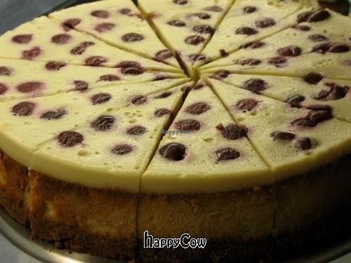 cherrie / vanilla cheesecake .
simply delicious ! at Vegan Folie's in Paris