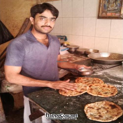 Man who is keeping the great taste alive at Majha Kulcha Shop in Amritsar