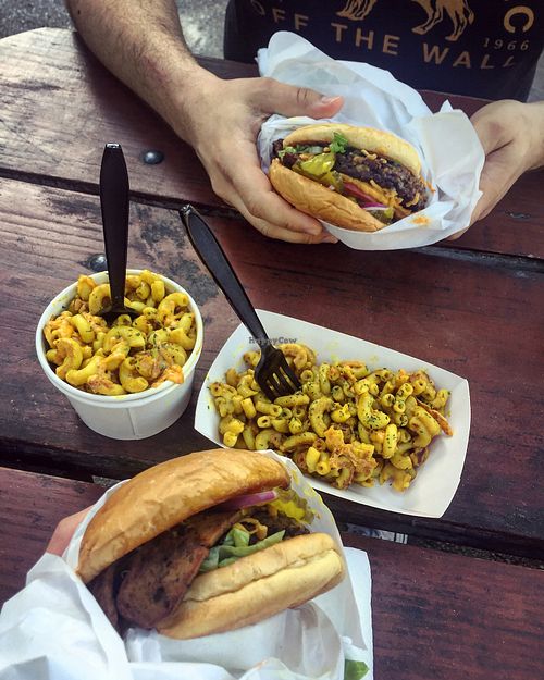 cheeseburger & mac n cheese  at Arlo's Food Truck - Cheerup Charlie's in Austin