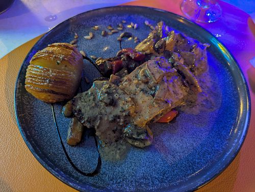 Seitan with veg and hassleback potato at Como en Casa in Mallorca