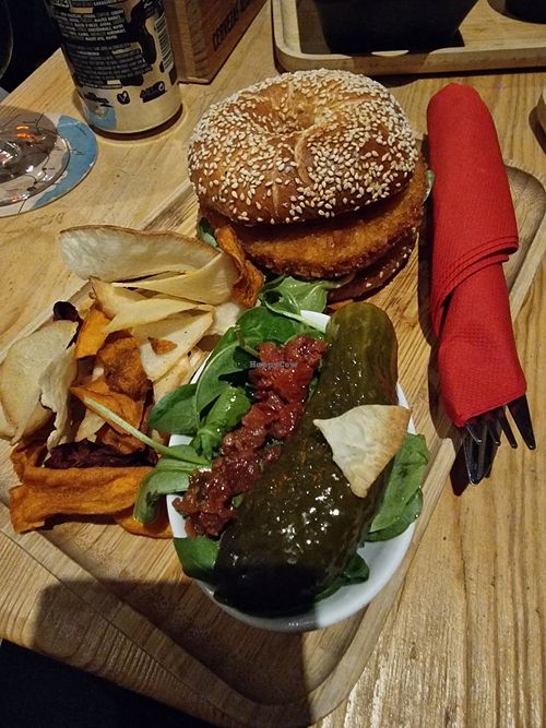 Vegan chicken burger at Bagels & Beers in Girona