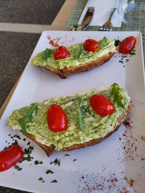 Avocado toast at Veganissimo in Santorini