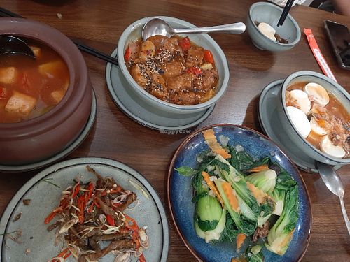Braised veg-ribs, tofu & mushrooms stew, stir fried bokchoy and mushrooms, lemongrass-chilli sauced seaweed, sweat and sour tofu soup at Vạn Thiện Từ - Asam chay in Hanoi