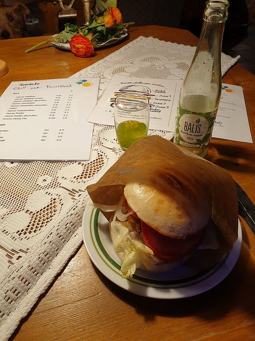 Saitan Burger Tex-Mex Burger vegan&Basilikum-Ingwer Limonade at Café includere in Rosenheim