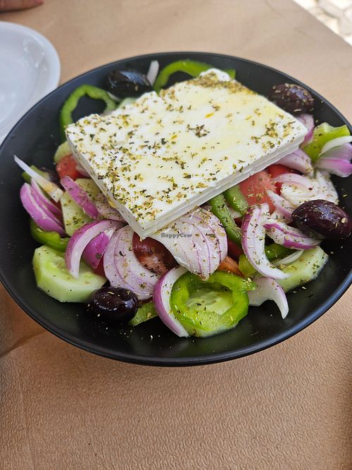 Greek salad at Mpakalógatos in Naxos