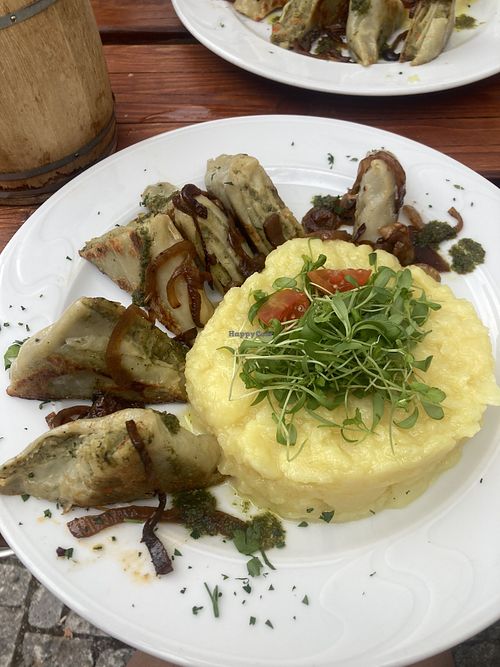 Geschmälzte Maultaschen mit Kartoffelsalat   at Burgschänke Hohenrechberg  in Schwaebisch Gmuend