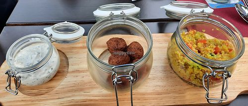 Falafel, Bulgur-Salat und vegane Sour-Cream at Dein Dornig in Ebensfeld
