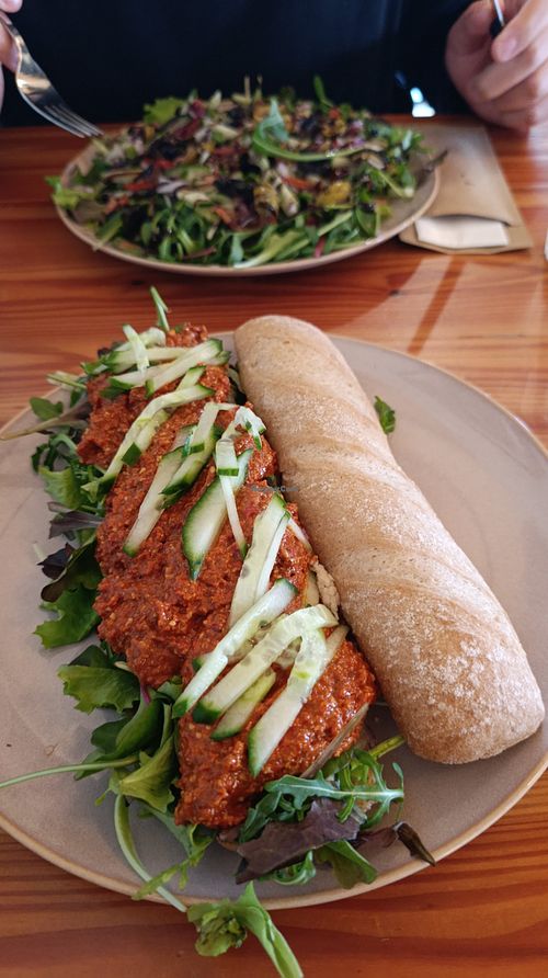 Glutenvrij brood met Muhammara 🤤 at Natuurhus Almelo in Almelo