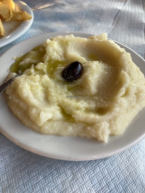 Potatoes and garlic spread, vegan   at Karabópetra in Neo Itilo