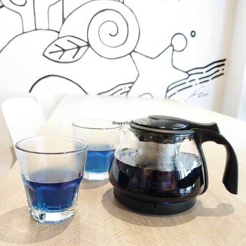 Blue Pea Flower Tea at VeganBliss 蔬福 in Central Singapore