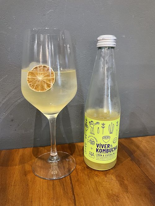 the refreshing kombucha  at 11:11 Bistro Bar Healthy Food in Gran Canaria