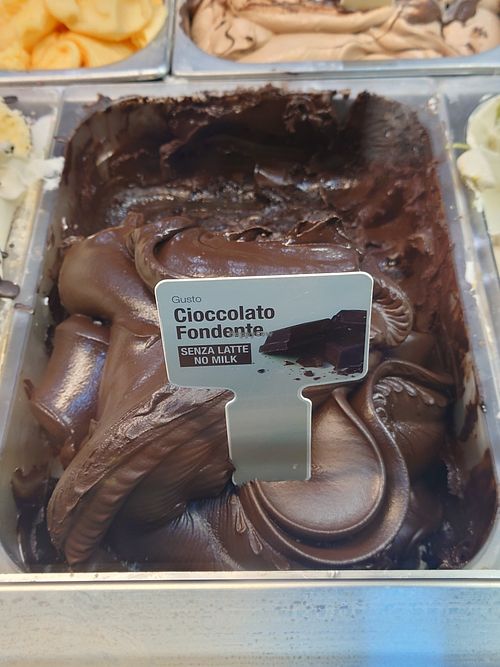 Vegan dark chocolate ice cream 🥰 at Kayak Gelato & Frozen Yogurt in Sarande