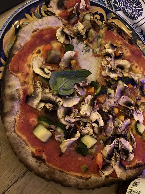 Pizza végetarienne (qui est en fait vegane).  at L'Epizzeria fredo in Ajaccio