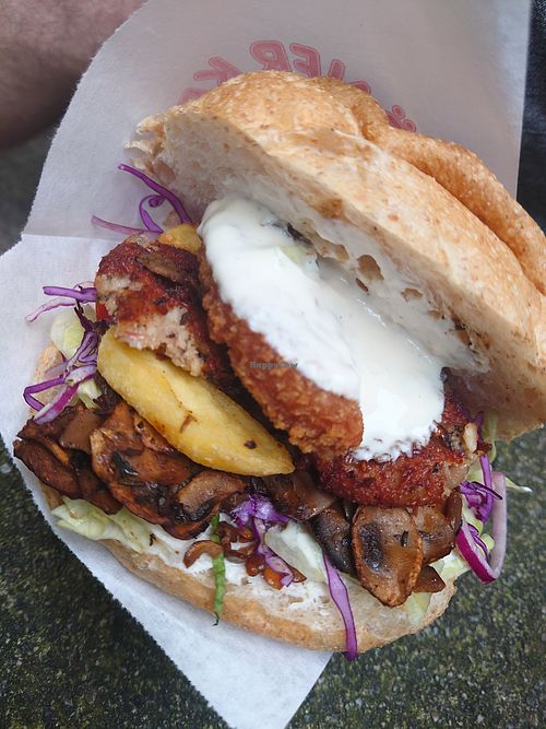 All in Burger 🍔 at Vitrine Imbiss in Innsbruck