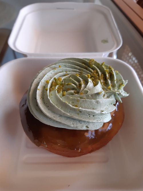 Pistachio doughnut at Chök - Valencia in Valencia