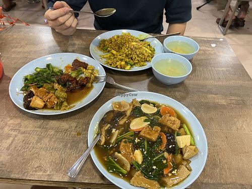 Overall dishes comes with free soup  at SuManYuan 素满园 - People's Park Centre in Central Singapore