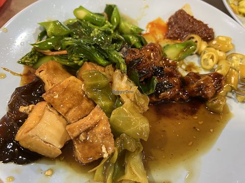 Assorted mix veggies( tofu, Kailan & black pepper chicken)$3  at SuManYuan 素满园 - People's Park Centre in Central Singapore