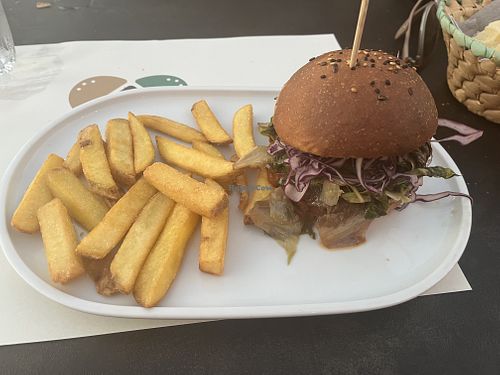 Lettuce in a bun - what is delivered for vegan burger option  at Etico Ristorante in Cabras