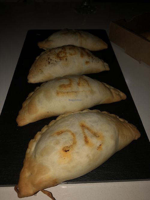 Empanadas de cebolla con mozzarella vegana  at El Cafè De La Mirta in Barcelona