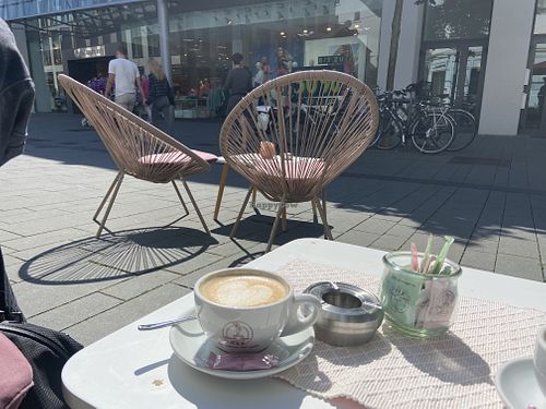 Milchkaffee mit Hafermilch  at Espresso Perfetto in Bergisch Gladbach
