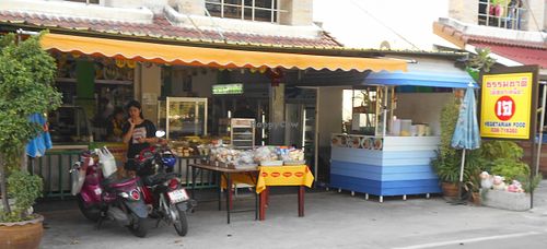 Raam Thummachat 2 Front in daylight at Thammachat Vegetarian Food ธรรมชาติ อาหารเจ พัทยาเหนือ in Pattaya