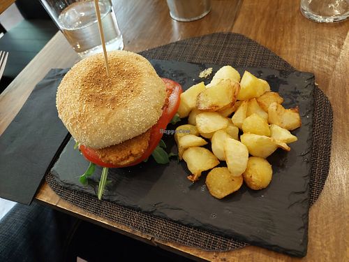 Main / Vegan burger at La Regina Restaurante in Madrid