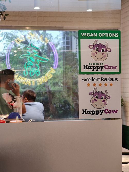 HappyCow EXCELLENT reviews 5 STARS decal at Kang Su Vegetarian 康素 - Orchard in Central Singapore