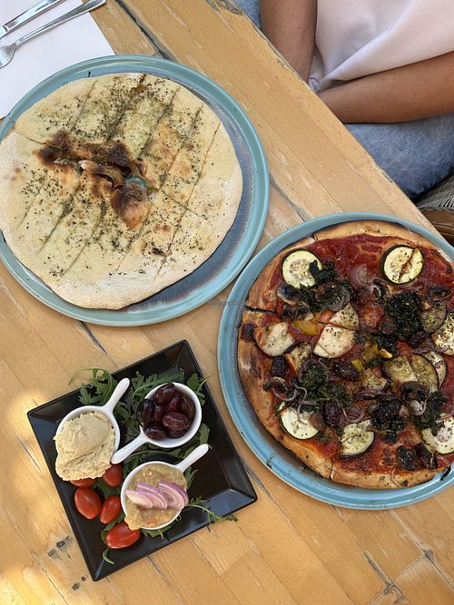 Vegane Pizza und Antipasti  at Café Bistro Bonjour in Koenigswinter