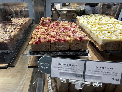 cake #Veganuary at Dean & David - Hbf in Frankfurt